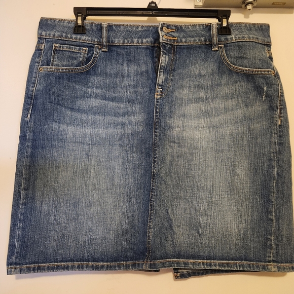 Old Navy Classic Blue Denim Skirt - Picture 1 of 6